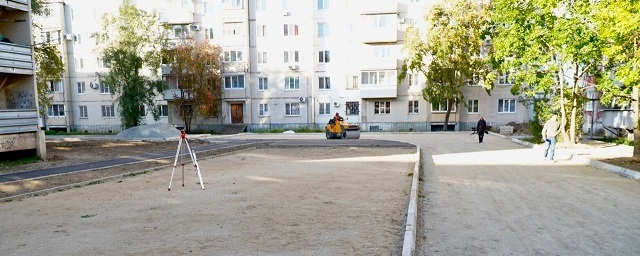 В Биробиджане жители ремонтируемого двора попросили уменьшить детскую площадку ради парковки